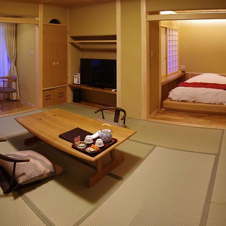 Gero Onsen Yukyunohana Rom bilde