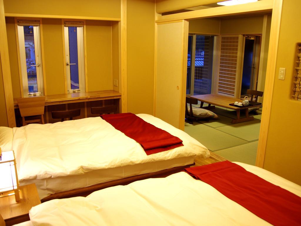 Gero Onsen Yukyunohana Rom bilde