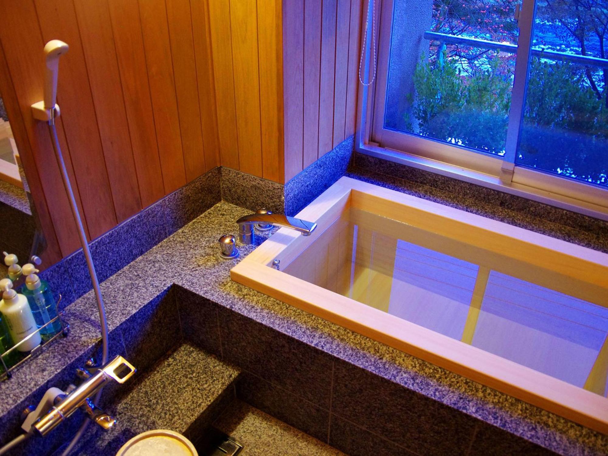 Gero Onsen Yukyunohana Rom bilde