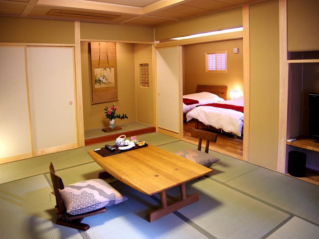 Gero Onsen Yukyunohana Rom bilde